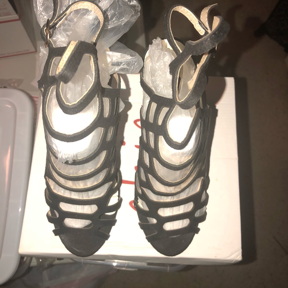 Chic Shoes - Picture 8 of 8